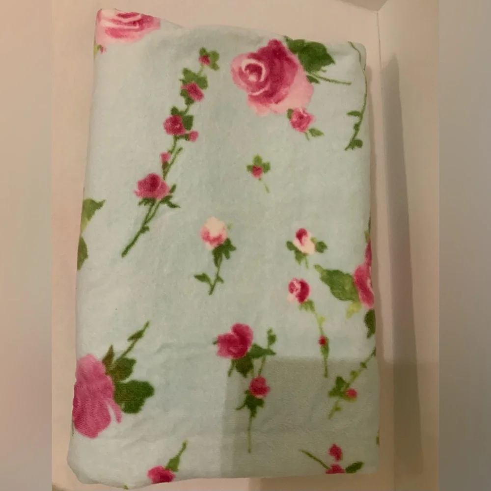 Beautiful Floral Shabby Chic Bath Sheet